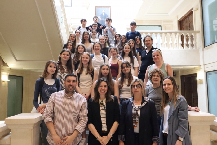 Alumnado del IES Valle del Ebro y estudiantes alemanes descubren el funcionamiento del Ayuntamiento de Tudela