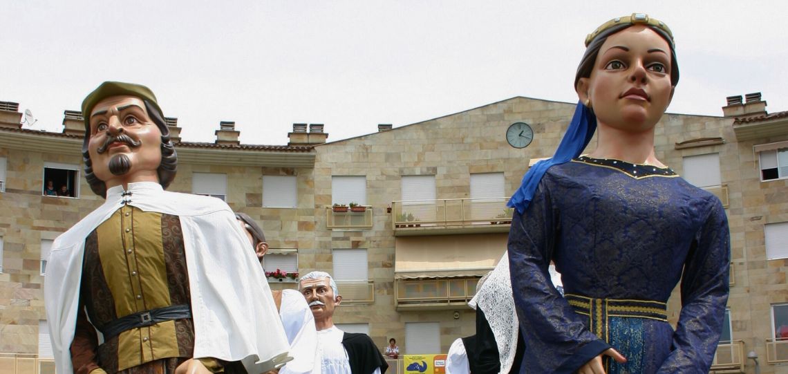 Mutilva celebra el 1 de mayo el Día de la Comparsa con gigantes, chistorrada y mercado de artesanía