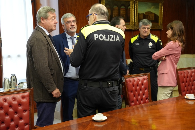La Policía Local y la Ertzaintza refuerzan su estrategia de seguridad tras analizar la delincuencia en Vitoria-Gasteiz
