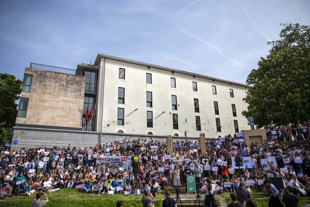 Personalidades de la cultura, el deporte y la educación firman la Declaración de Lodosa contra el cierre de aulas 