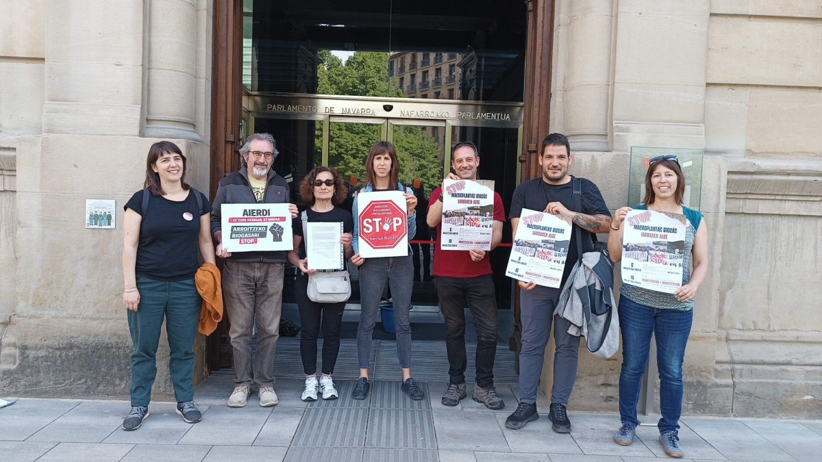 Las plataformas navarras contra las macroplantas de biogás valoran la nueva moratoria aprobada por el Parlamento
