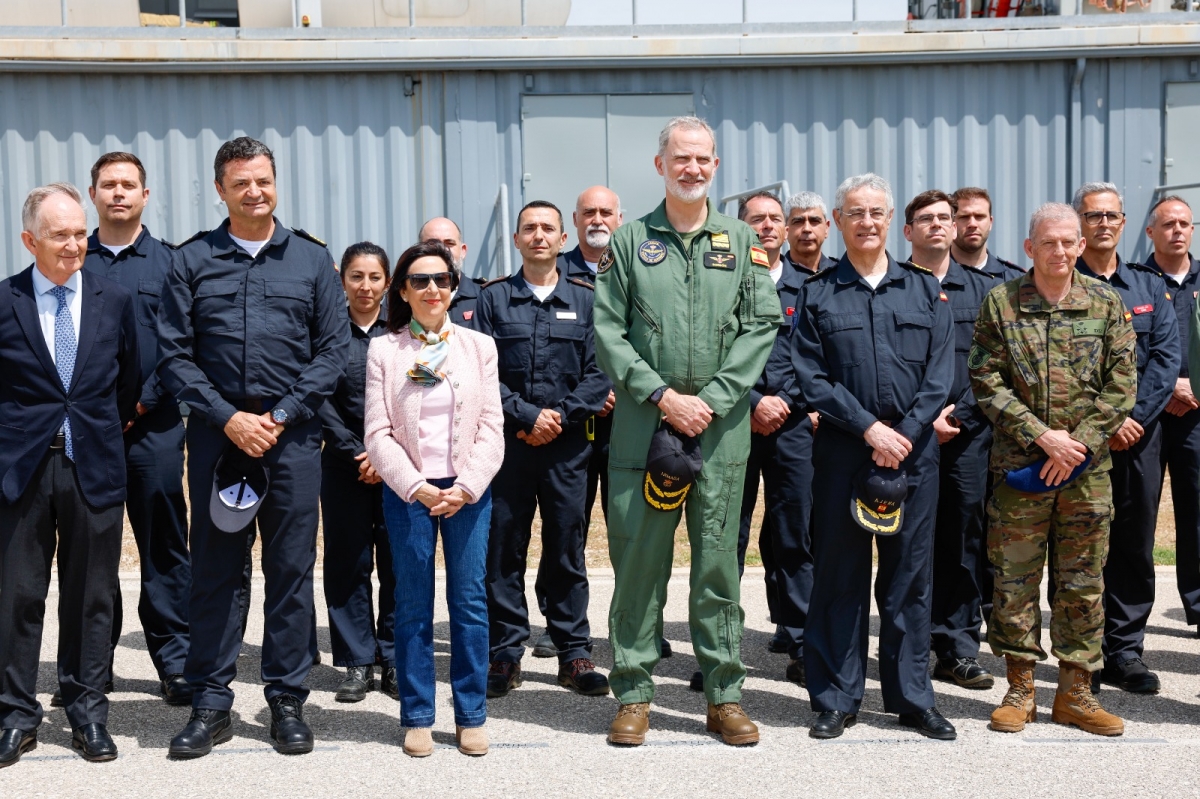 Felipe VI supervisa en Rota las capacidades de la Flotilla de Aeronaves de la Armada 