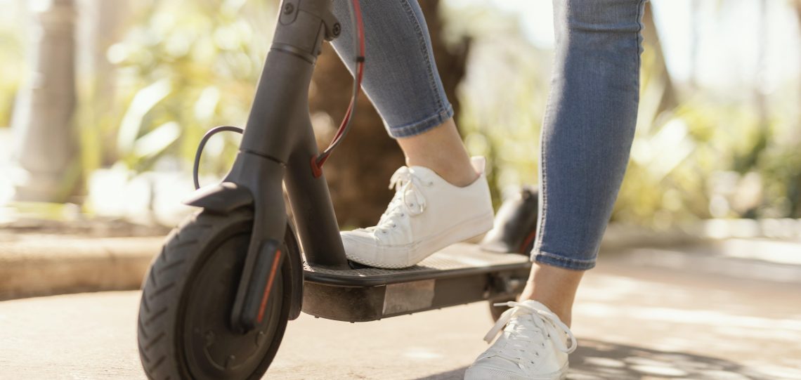Policía Local de Logroño inicia una campaña de control para comprobar el seguro y la placa de los patinetes