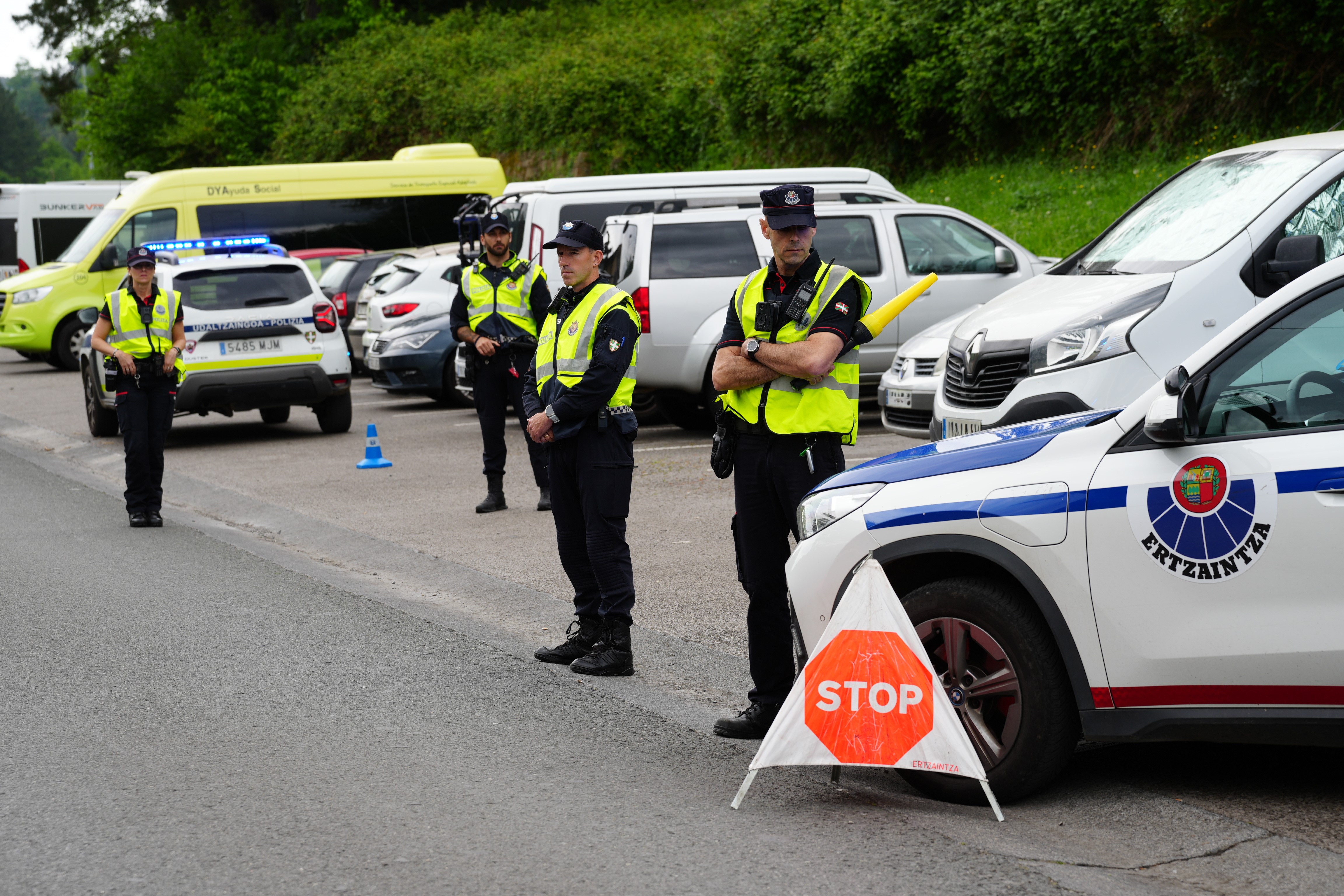 La Ertzaintza y las policías locales refuerzan los controles del estado técnico de los vehículos en Euskadi