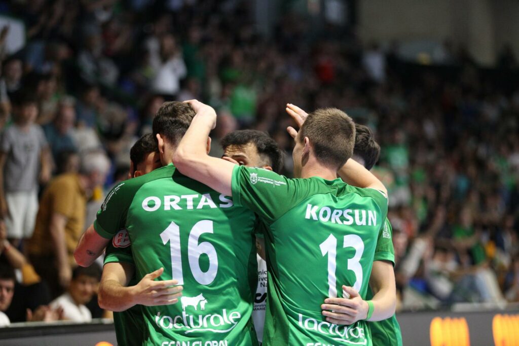 Osasuna Magna golea al ATP Ribera Navarra en un derbi navarro en Anaitasuna