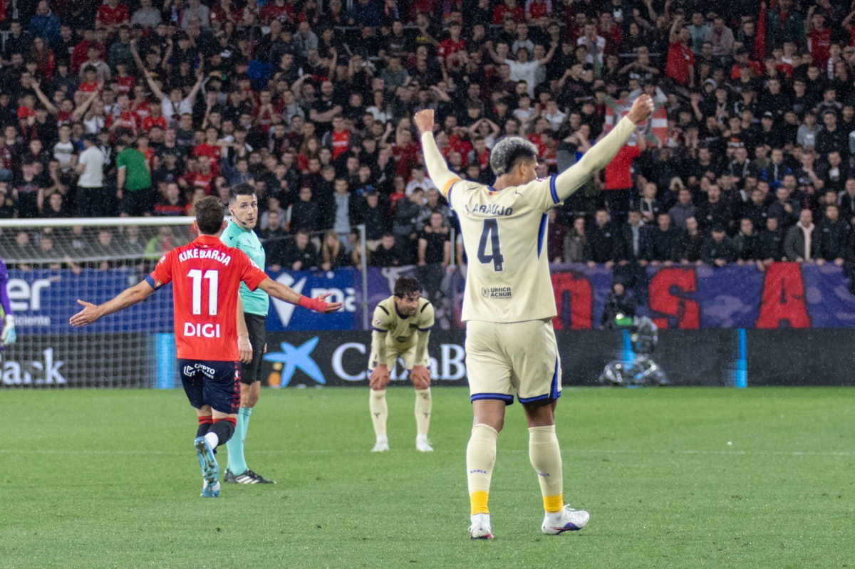Derrota por la mínima de un buen Osasuna ante un Barça que sentencia LaLiga en El Sadar (1-2)