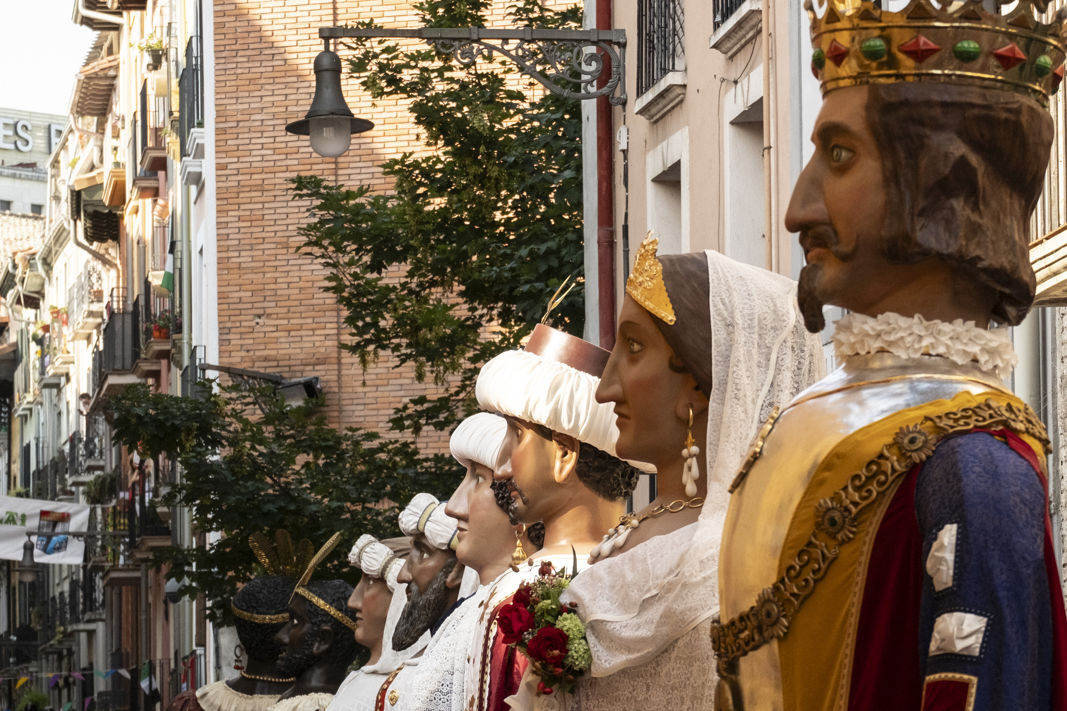 Las fiestas de San Fermín txikito cierran a lo grande con danzas, procesión y la Comparsa de Gigantes y Cabezudos