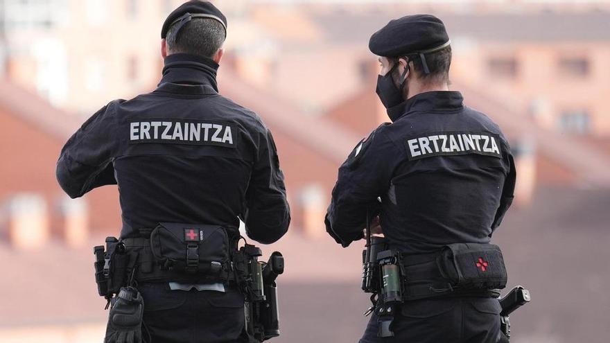 Detenidos dos jóvenes en Santurtzi por traficar con droga en el establecimiento hostelero donde trabajan
