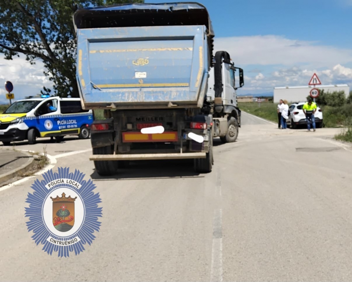 Un herido tras el choque entre un camión y un turismo en un polígono industrial de Cintruénigo 