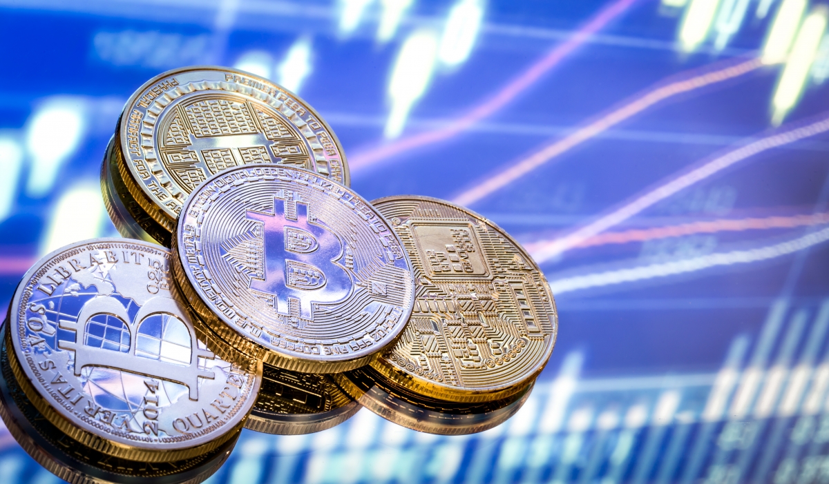 Dos años de cárcel para una mujer por una estafa de 91.000 euros mediante falsas inversiones en criptomonedas
