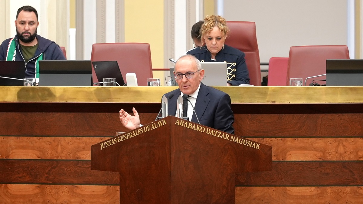 Ramiro González exige a AENA una nueva terminal para el aeropuerto de Vitoria-Gasteiz en el próximo plan DORA