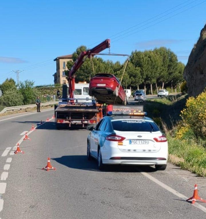 Dos vecinos de Azagra, heridos leves tras una colisión en cadena en la NA-134, en San Adrián 