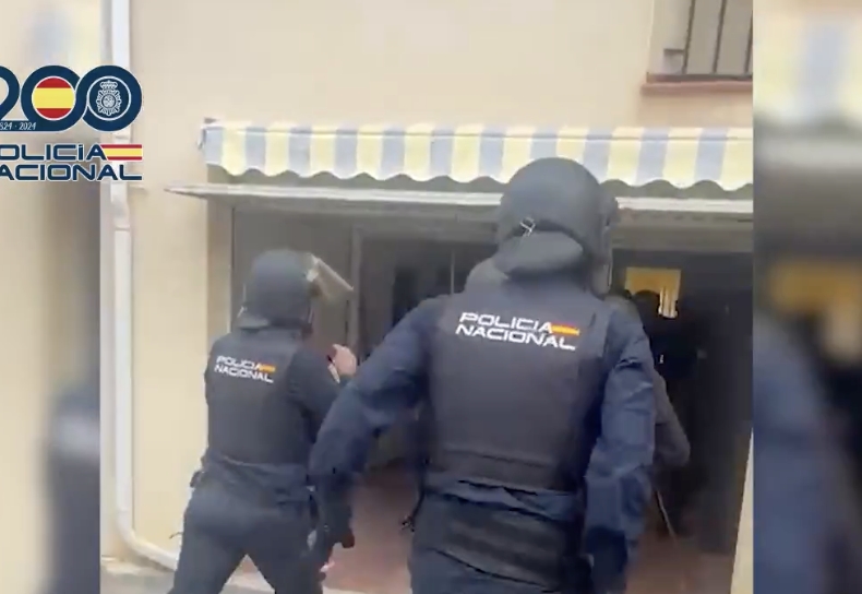 Detienen a un fugitivo que cambió de género para eludir la acción de la justicia