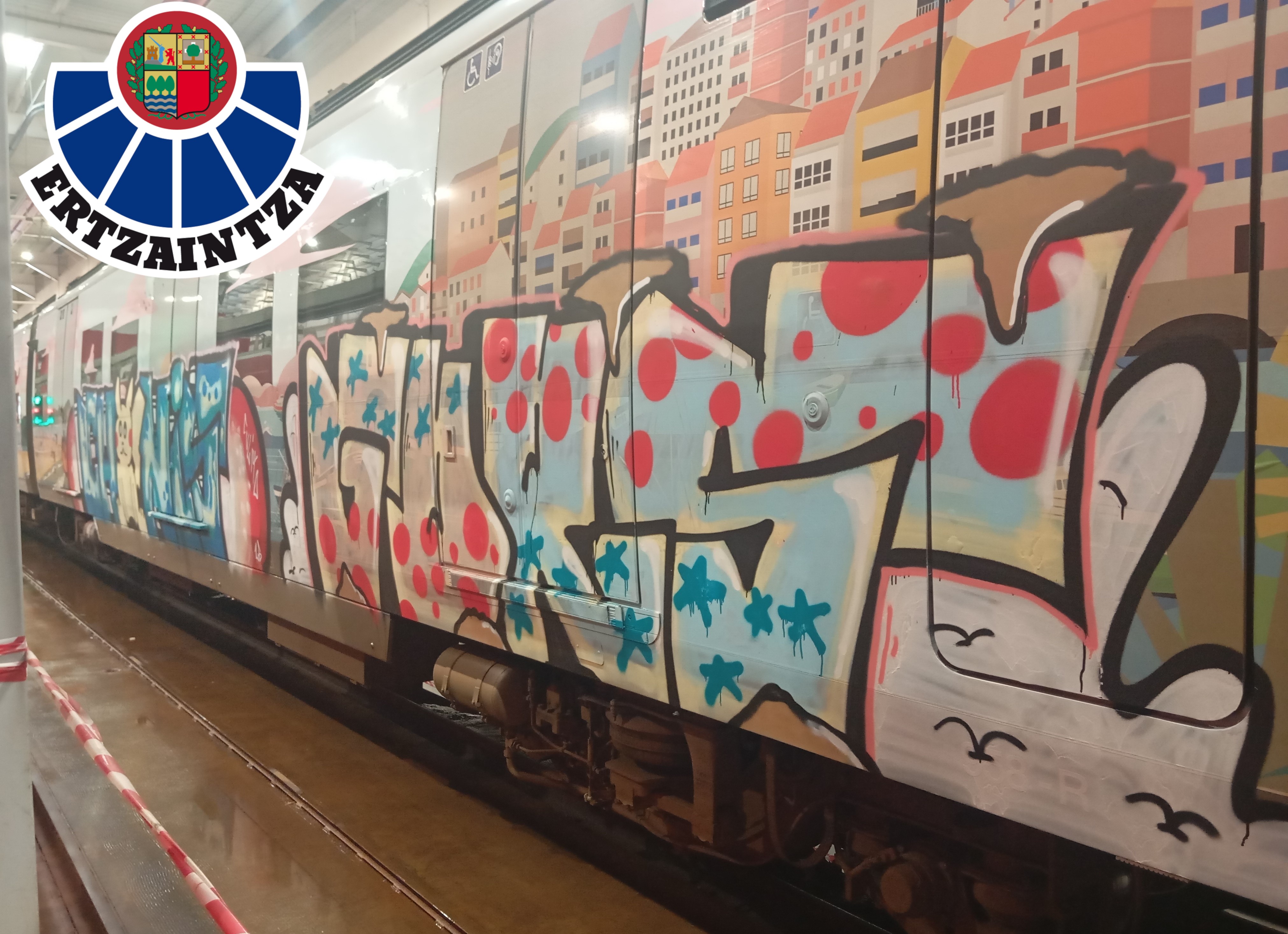 Detienen a cuatro jóvenes en Andoain por realizar grafitis en vagones de tren y causar daños materiales