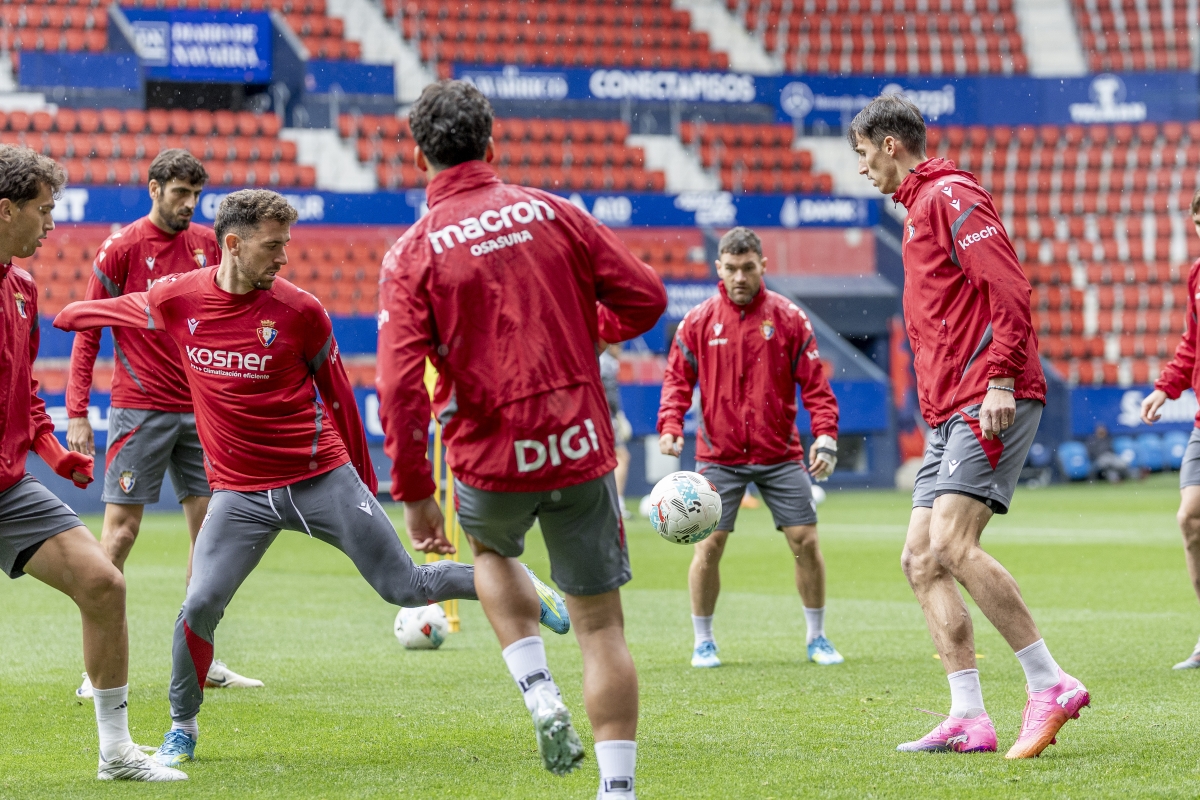 Osasuna afina su preparación ante el Espanyol con la baja confirmada de Raúl Moro por lesión muscular