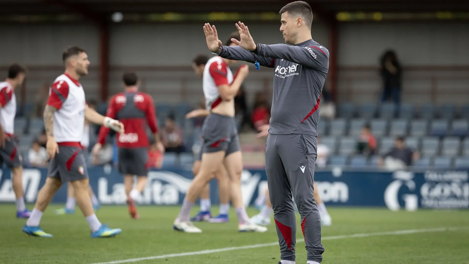 Osasuna convoca a 22 futbolistas para recibir al Espanyol en El Sadar en la penúltima jornada de Liga