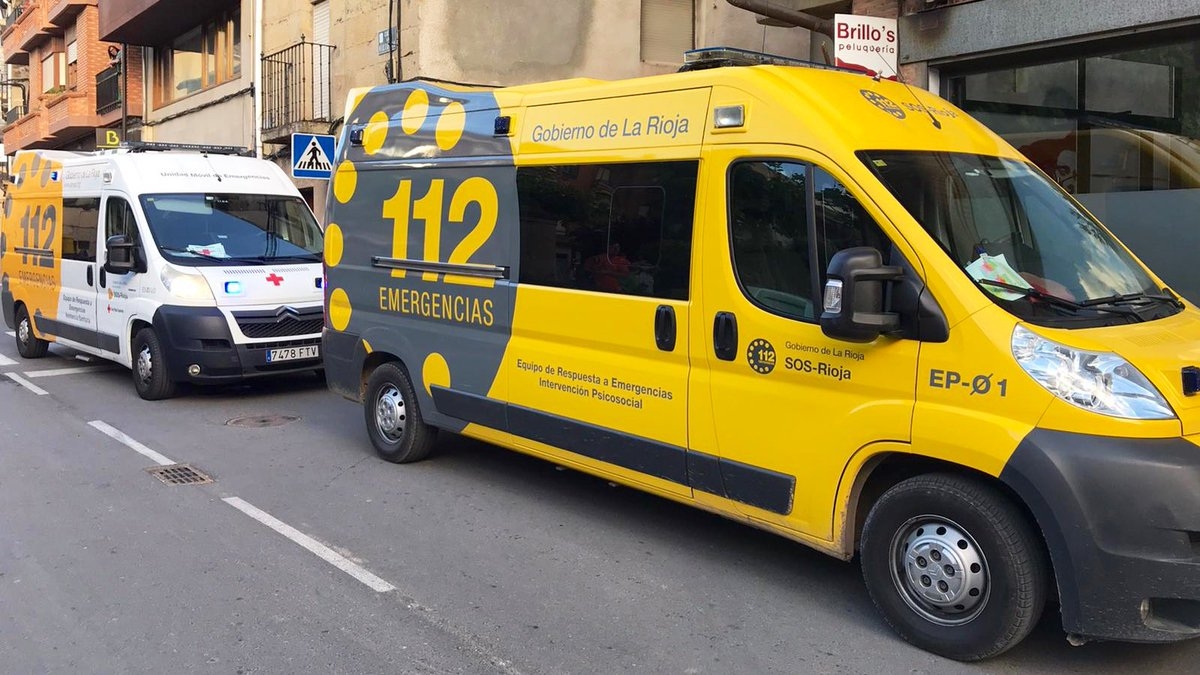 Dos turismos chocan en una rotonda de Logroño y un hombre de 41 años es trasladado al Hospital San Pedro