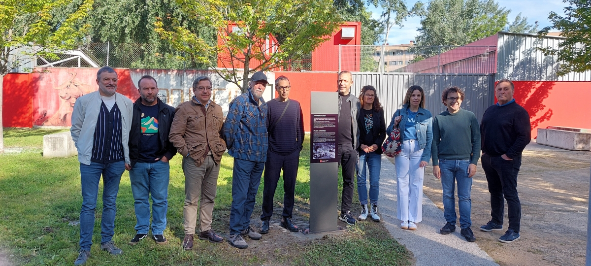 Pamplona instala un tótem junto a los Corralillos del Gas para recuperar la memoria histórica de la plaza Arriasko