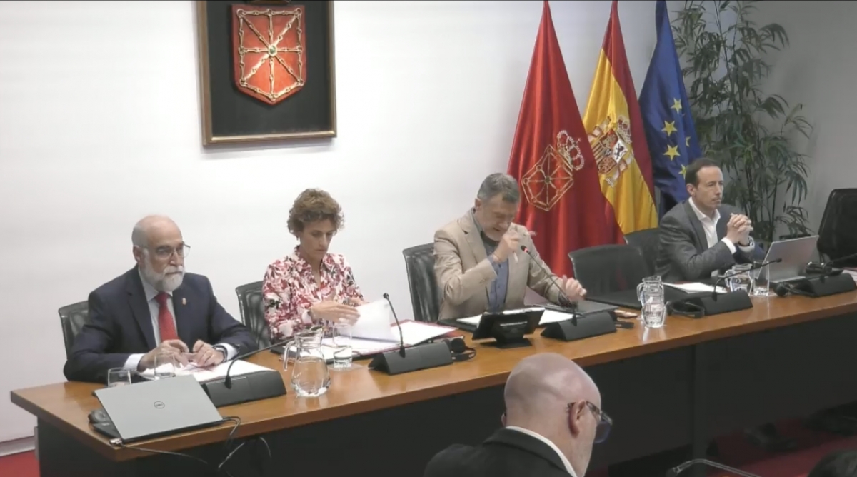 Chivite defiende en el Parlamento que la sanidad navarra no está 