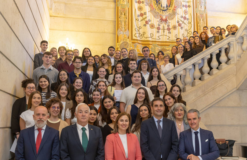 65 estudiantes de la Universidad de Navarra reciben las becas Global de Caja Rural de Navarra y FEUN