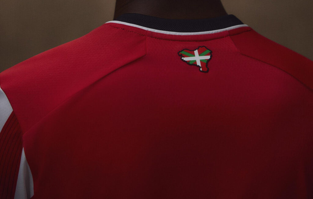 El Parlamento de Navarra rechaza dos declaraciones institucionales por la equipación del Athletic 