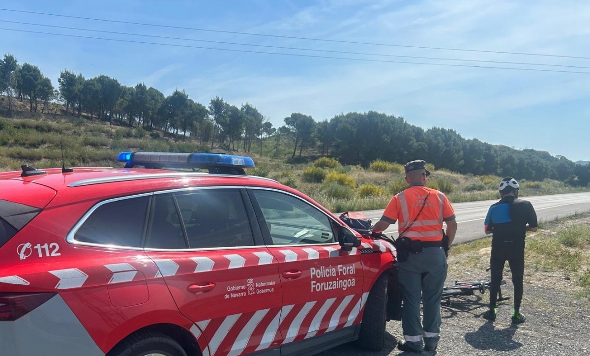 Un ciclista, positivo en alcohol y cannabis tras saltarse un stop y obligar a frenar a un turismo en Los Abetos