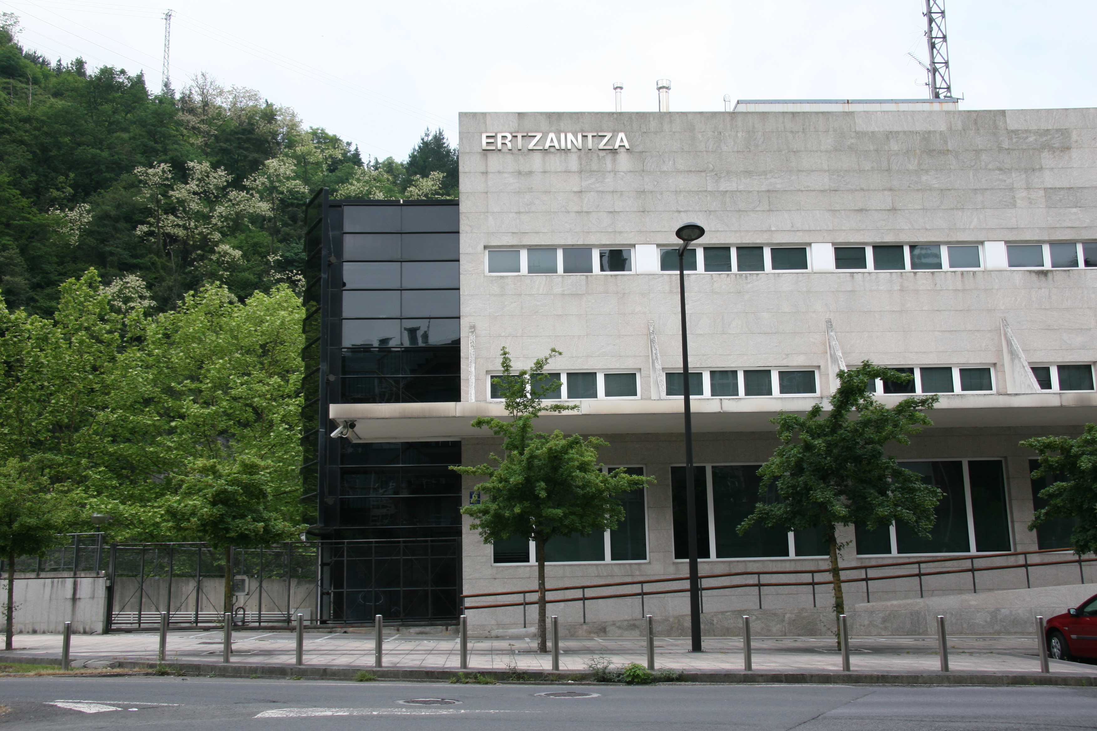 Tres personas detenidas en Bergara tras retener a un hombre en un piso y agredirlo para saldar una presunta deuda