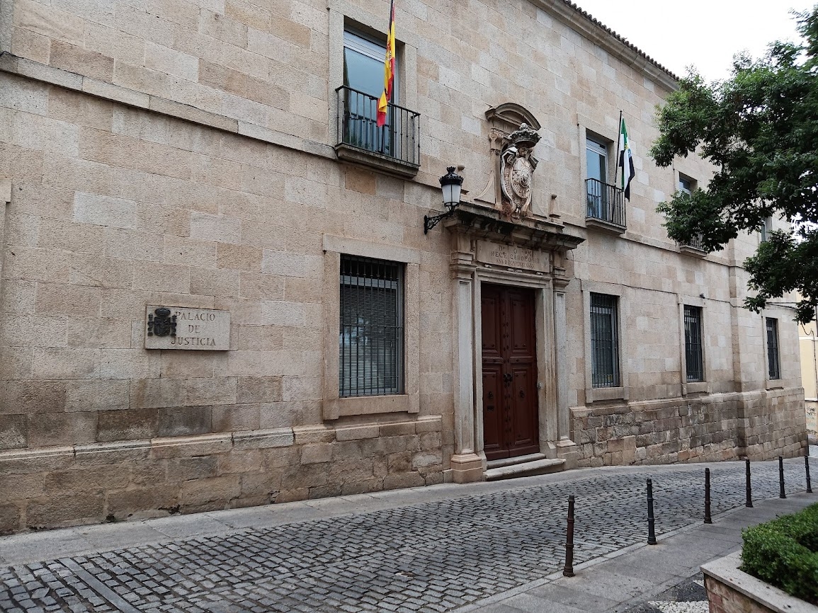 Condenado a cuatro años y nueve meses de cárcel un peluquero por traficar con cocaína en su local de Cáceres