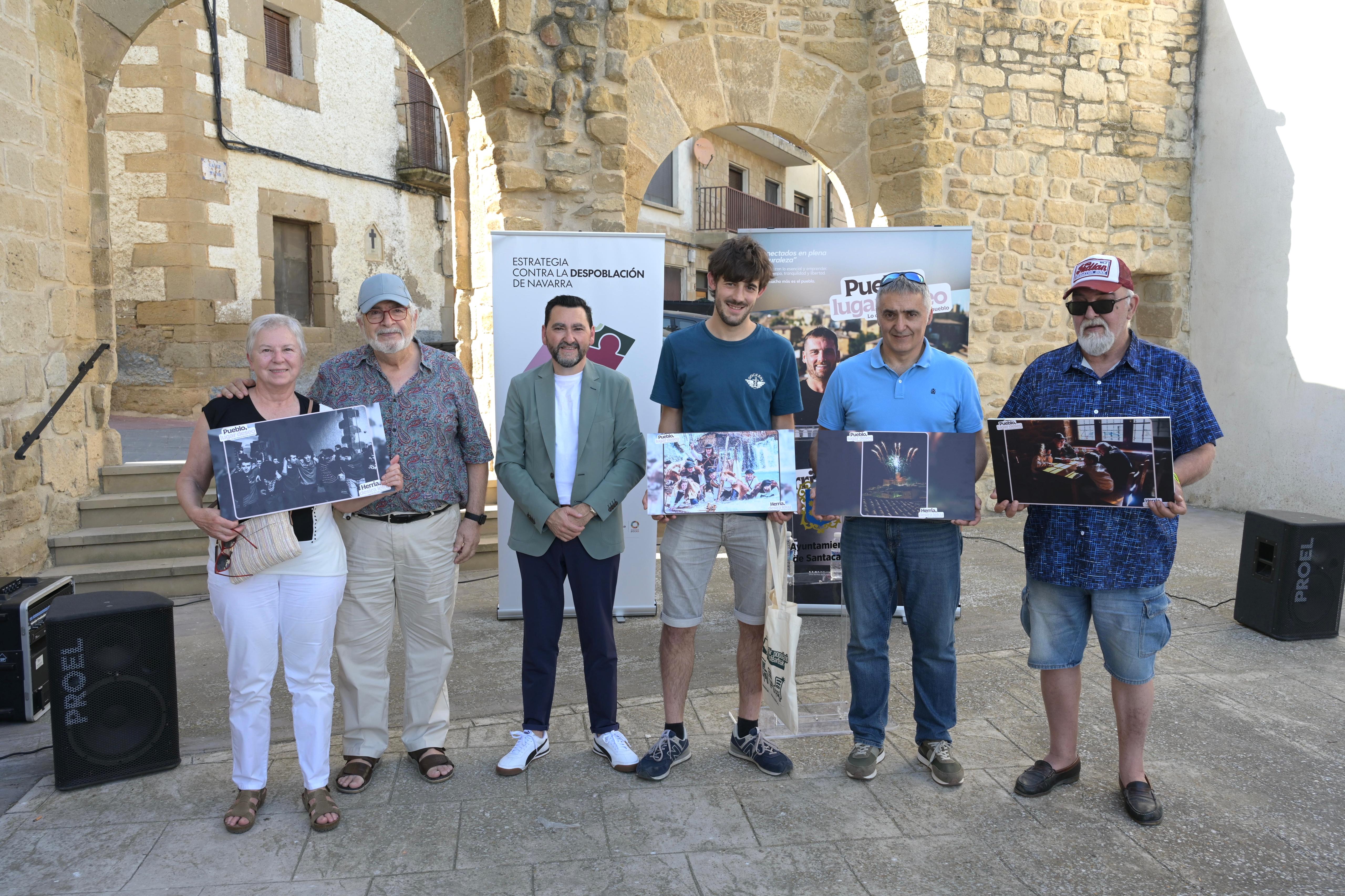 Santacara acoge la exposición fotográfica 'Pueblo, Lugar Deseo' contra la despoblación en Navarra