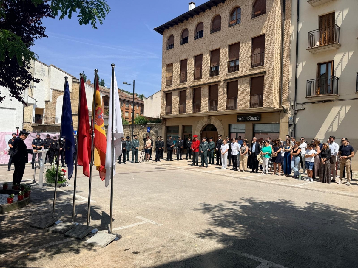 Sangüesa rinde homenaje a los dos policías nacionales asesinados por ETA hace 23 años 
