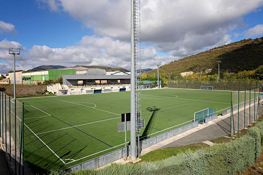 Dos heridos leves en una pelea entre aficionados tras un partido de fútbol cadete en Huarte