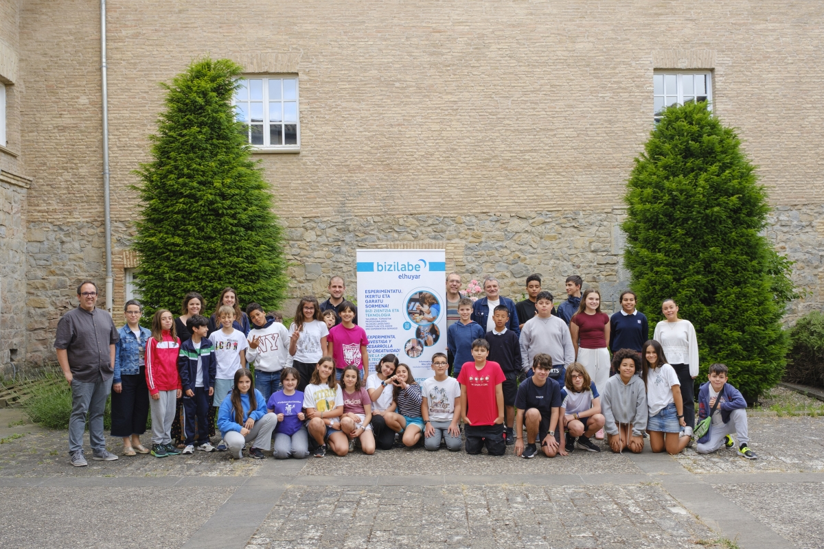 30 jóvenes presentan sus proyectos científicos y tecnológicos en el ‘Bizilabe Eguna’