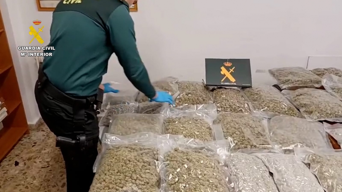 La Guardia Civil detiene a un conductor en Bera al sorprenderle con 24 kilos de droga: huyó dejando la mercancía