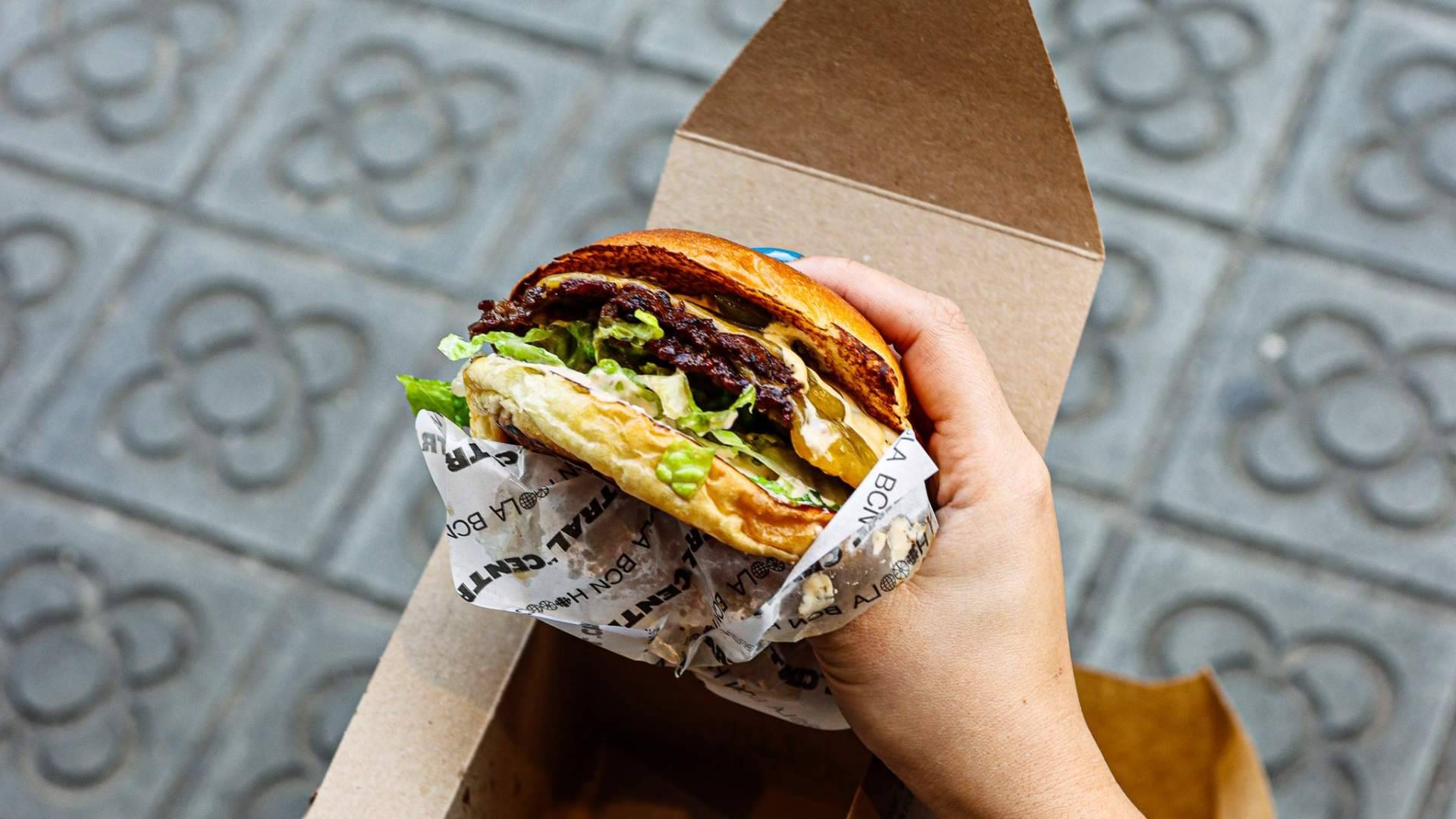 La Central refuerza su propuesta con burgers especiales en un mercado burger más maduro.