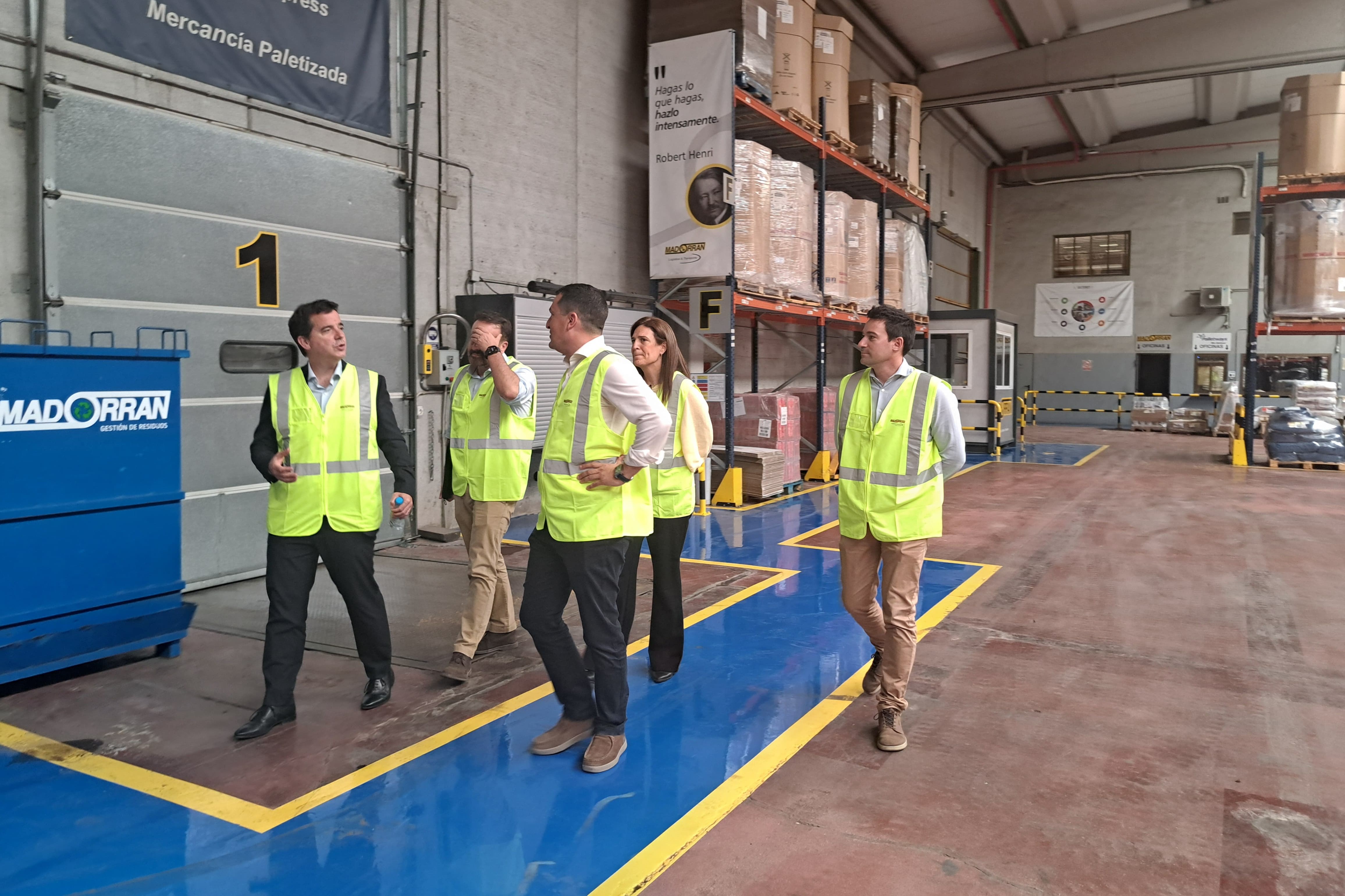 Irujo conoce los retos de futuro del sector logístico y la transición tecnológica en su visita a Transportes Madorrán