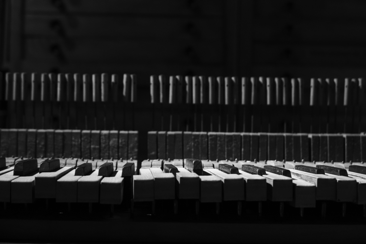 88 participantes y un teclado de piano roto culminan en una instalación colectiva que se presenta este martes en CIVICAN