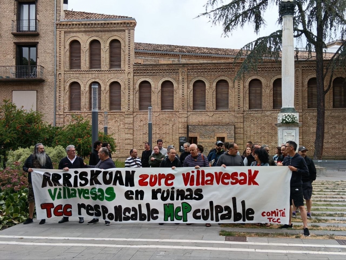 El comité de empresa de Moventis TCC se concentra para denunciar la situación y mantenimiento de la flota de villavesas