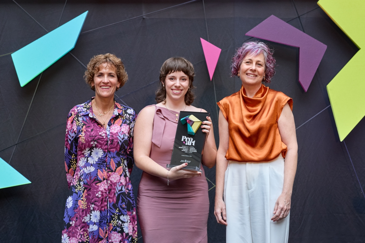 Chivite entrega el Premio al Talento Artístico 2026 a la ilustradora tudelana Cristina Moreno por su 