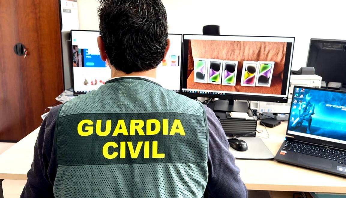 Investigan a dos personas por una estafa amorosa cometida a través de internet y denunciada en Navarra