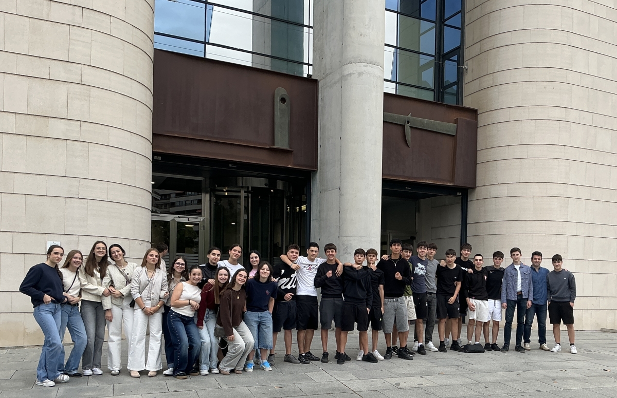 Más de un centenar de alumnos de Maristas de Sarriguren completan el programa Educar en Justicia con visitas a juicios