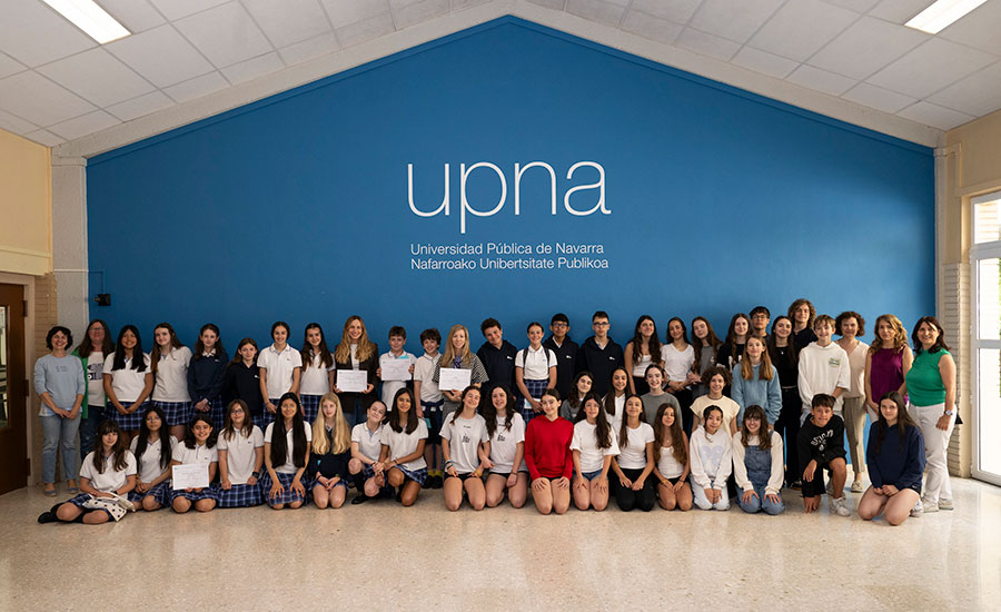 Alumnado del Colegio Vedruna y del IES Plaza de la Cruz, premiados en el concurso “Un mar de ciencia” de la UPNA