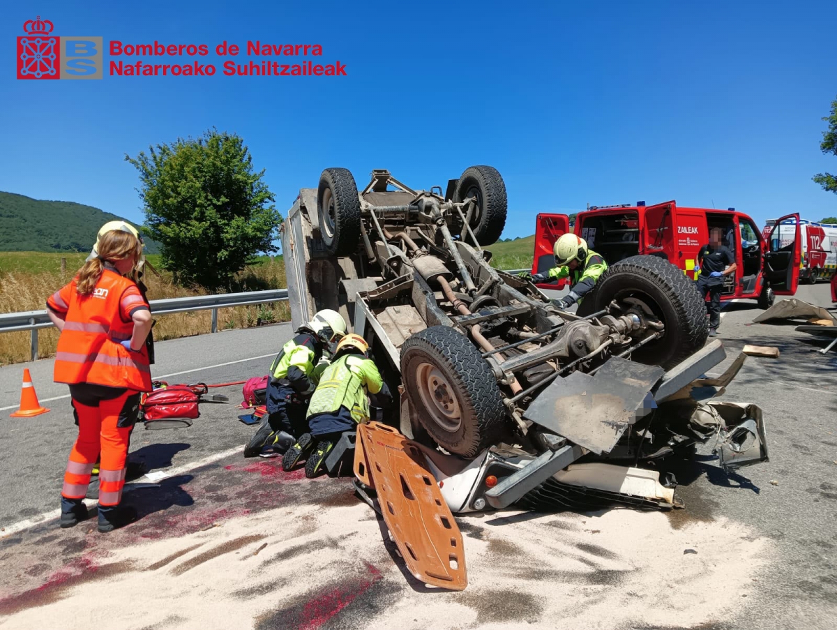 Cuatro heridos, dos graves, en la colisión entre un coche y un camión en Ultzama