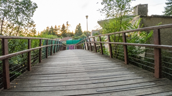 La pasarela de Ezpeleta reabre al tránsito peatonal en el Parque Fluvial de la Comarca tras concluir sus obras