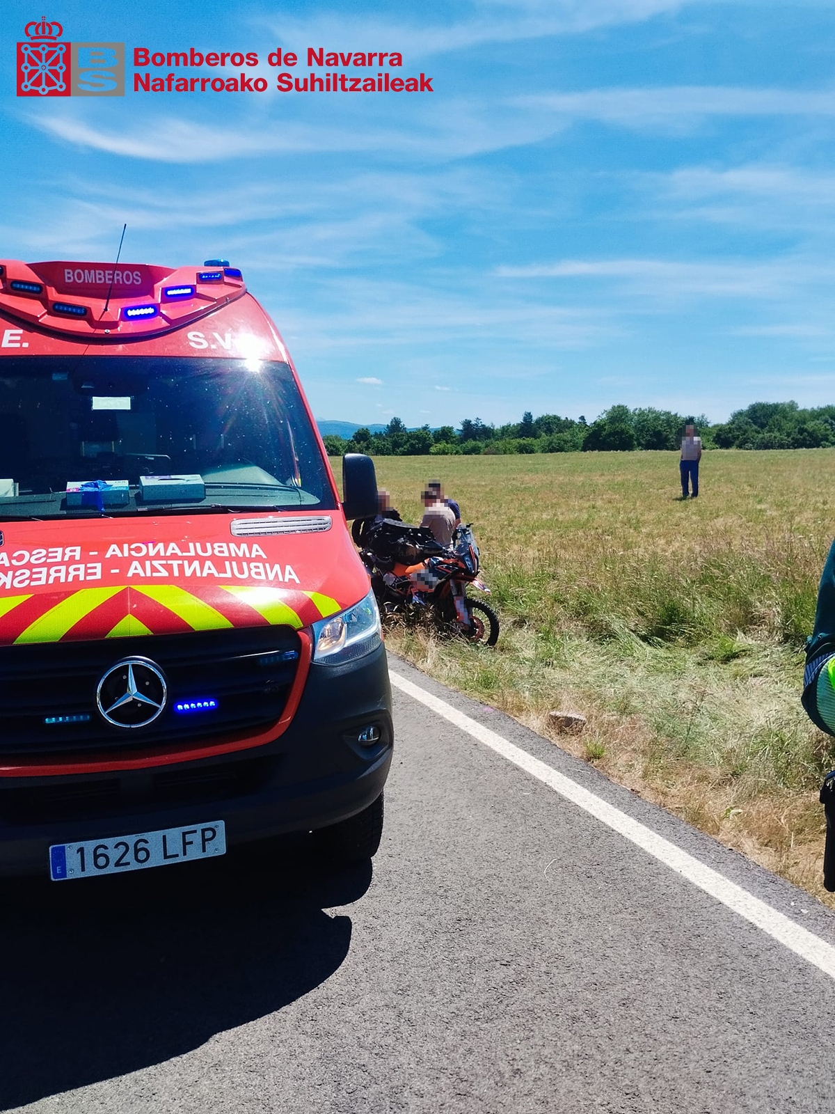 Un motorista de 35 años resulta herido con pronóstico reservado tras una salida de vía en Abaurrea Alta