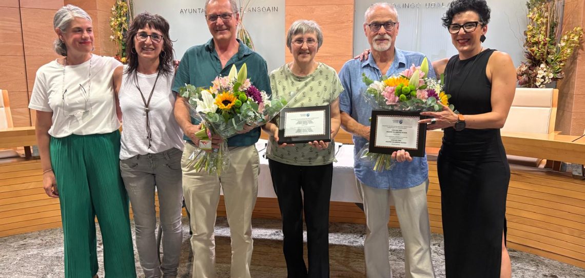 Ansoáin homenajea a dos establecimientos locales por más de tres décadas de comercio de proximidad