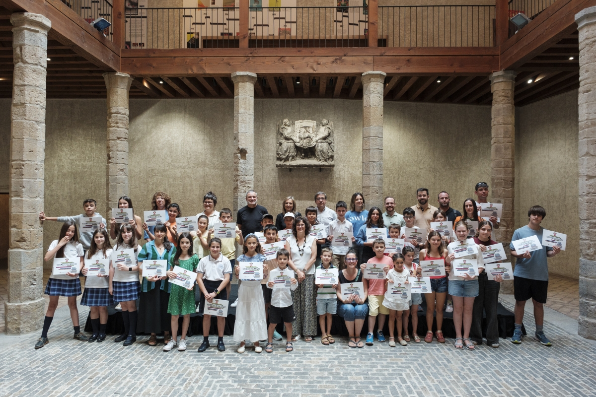 El patio del Palacio del Condestable acoge la entrega de premios del Certamen Literario Infantil de Pamplona 