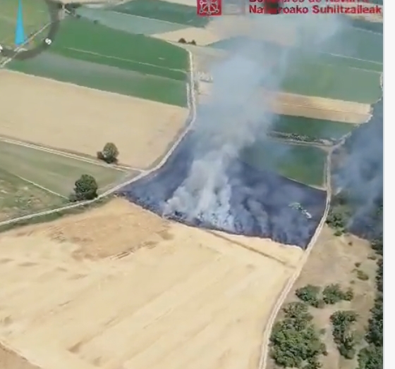 Extinguido un incendio de un campo de cereal a medio cosechar en el paraje de Traibuenas, en Murillo el Cuende