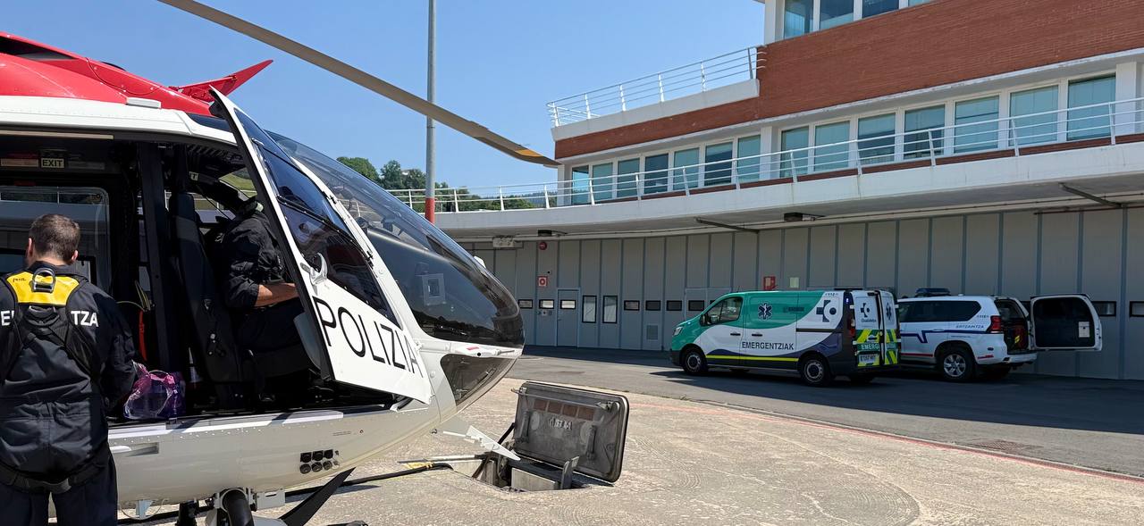 Un motorista de 69 años muere tras chocar contra un turismo en la carretera A-2622 en Valdegovía