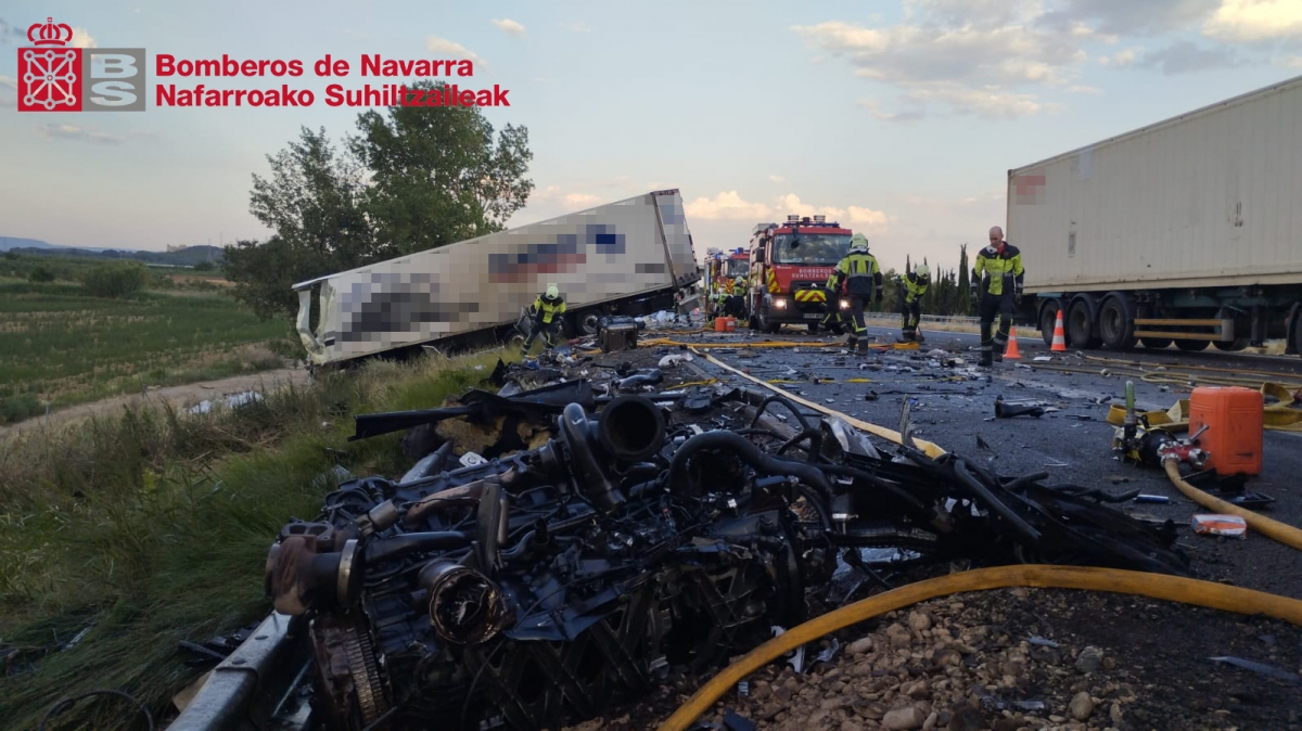 Un camionero muere y otro resulta herido tras una colisión entre dos camiones en la AP-68, en Murchante