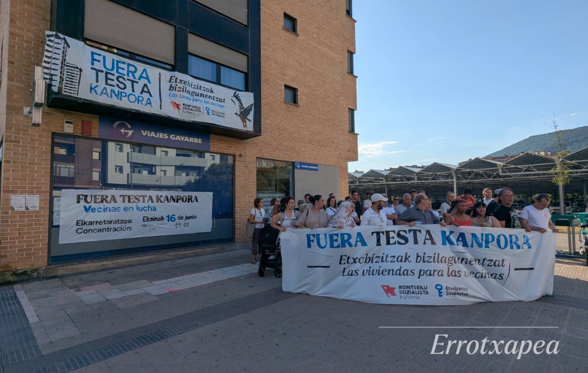 Vecinos de pisos de Testa en cinco barrios de Pamplona se concentran contra el fin de sus contratos de alquiler